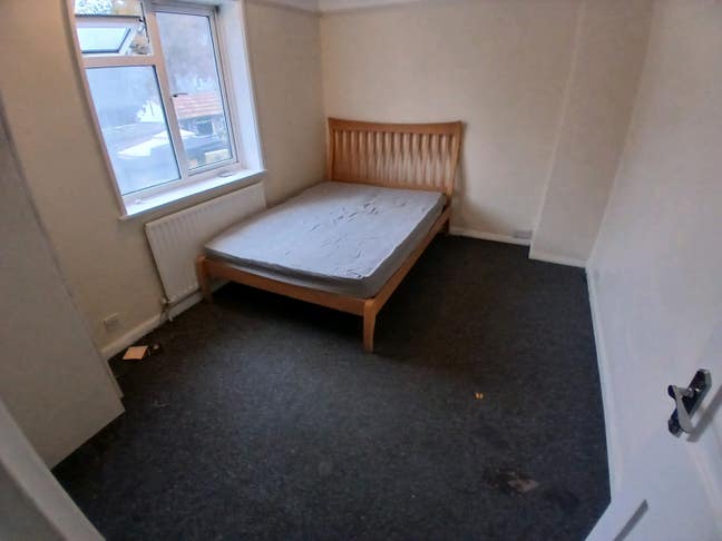 Spacious Room with All Bills.inc. in Sutton Main Photo
