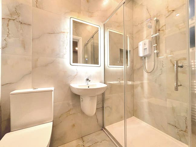 Brand New 6 Bed 6 Bath House on Lower Downs Road Main Photo