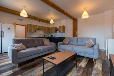 Double Bedroom in House Share Available July 25 Main Photo