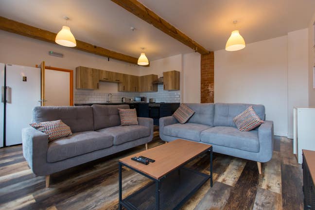 Double Bedroom Available Now Main Photo
