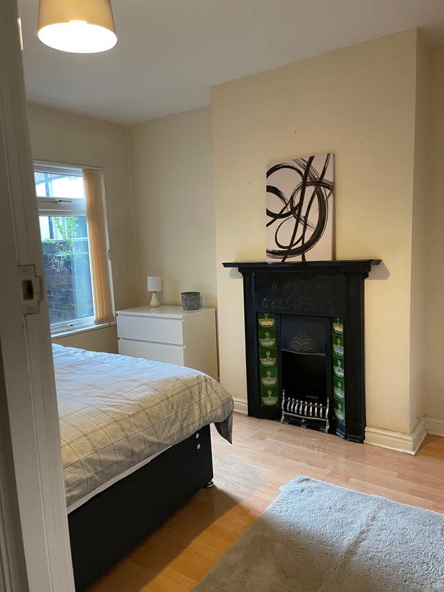 Cosy, clean and modern room for rent  Main Photo