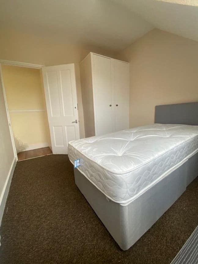 Room in a Shared Flat, Kingston Road, TW11 Main Photo