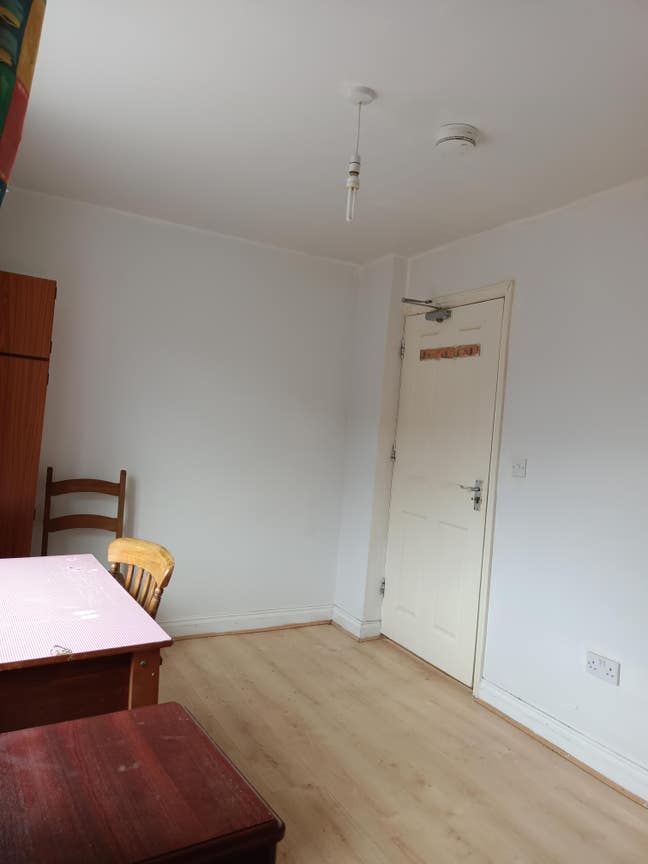 Single Room  in Ditton Fields Available Now Main Photo