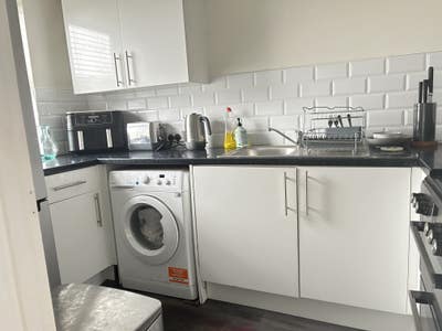 One bedroom furnished flat South Woodford  Main Photo