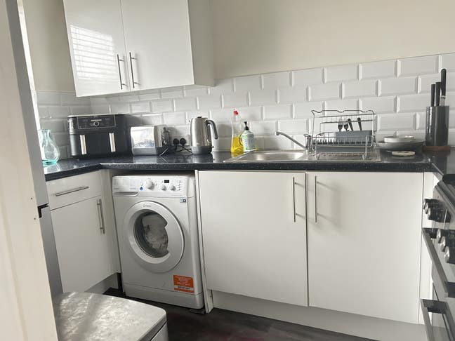 One bedroom furnished flat South Woodford  Main Photo