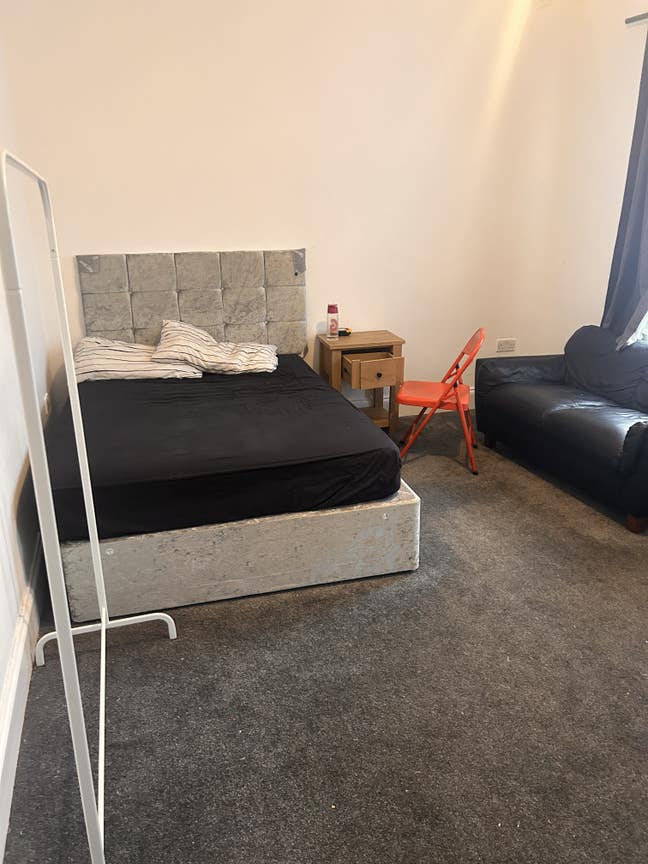 A Large spacious double room to rent  Main Photo