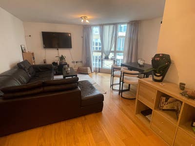 Double Room - Canada water Main Photo