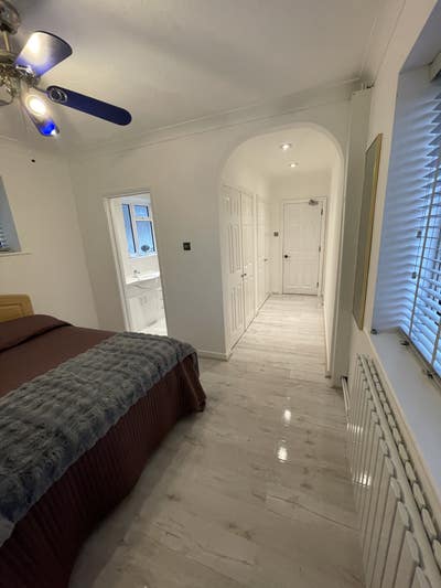 Stylish & Modern En-suite Room! Newly Decorated! Main Photo