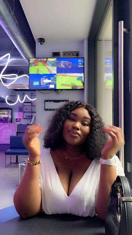 Professional Female seeks a double room Ensuite  Main Photo