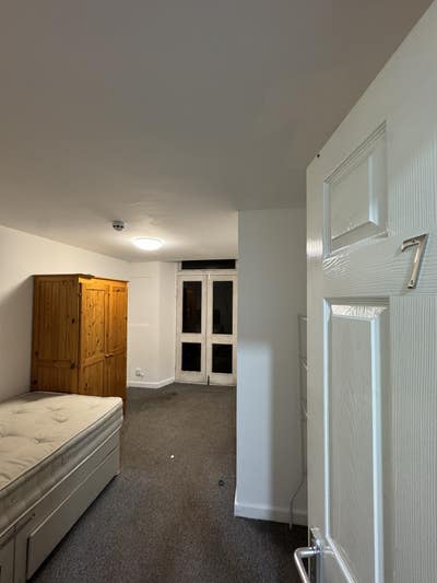 EN-Suite rooms - near gwent Hospital- Cardiff road Main Photo