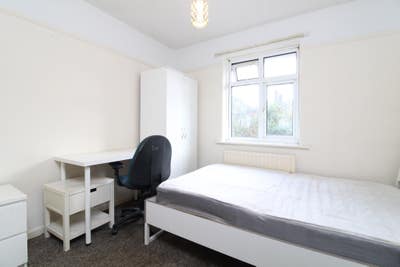 Large double room in Southampton Main Photo