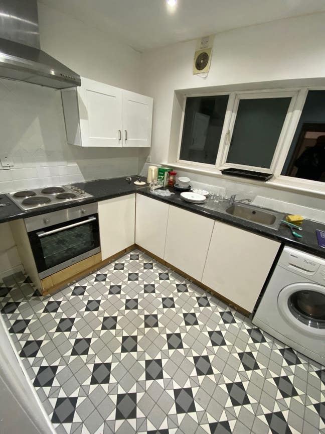 5 Bed, 3 full bathrooms Property Main Photo
