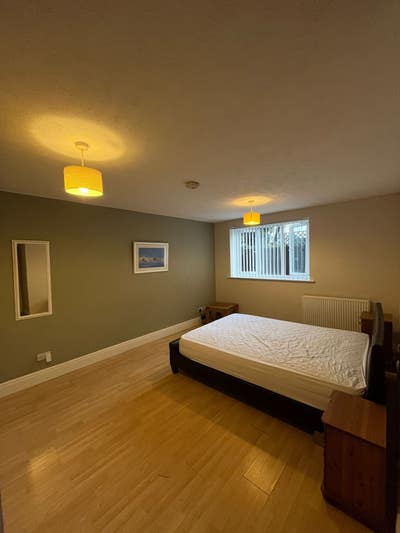 Quiet, spacious en-suite Garden Flat in Birkdale. Main Photo