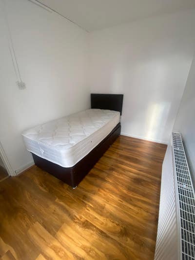 Short Let - Cosy Single Room | Old Kent Rd |  Main Photo