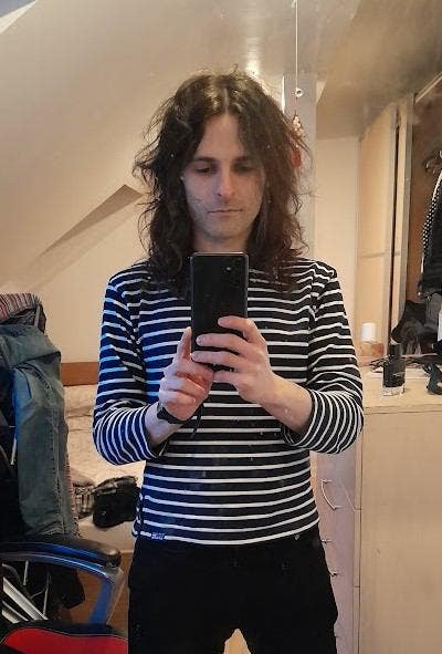 Quiet, polite 35 year old teacher looking for room Main Photo