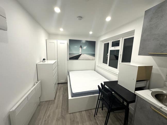1 Brand new double En-Suite in Staines Main Photo