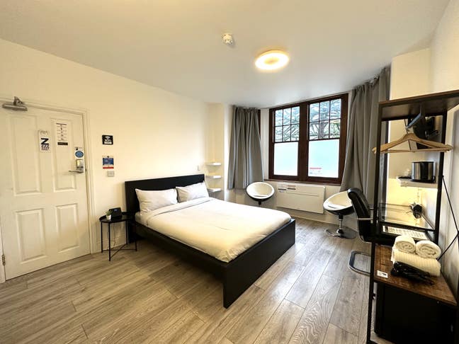 Hotel Ensuite Rm, AC+Hsekping, nxt to Feltham Stn Main Photo