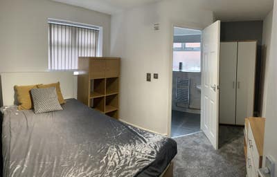 Modern Double Bedroom | Private W/C Main Photo