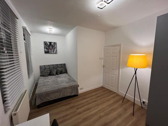 Studio Flat NW4 Bills Included - 30MR  Main Photo