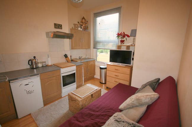 Single bedsit in Ashmore Road W9 Main Photo