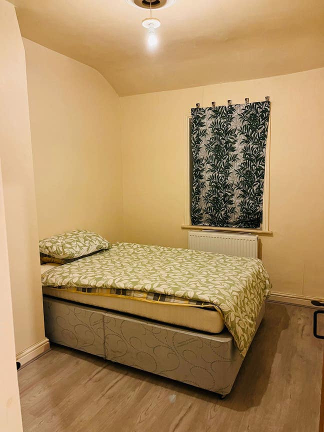 2 double bedrooms shared in a 2 bedroom house Main Photo