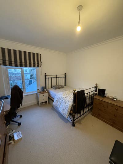 Double room in large quiet home Main Photo