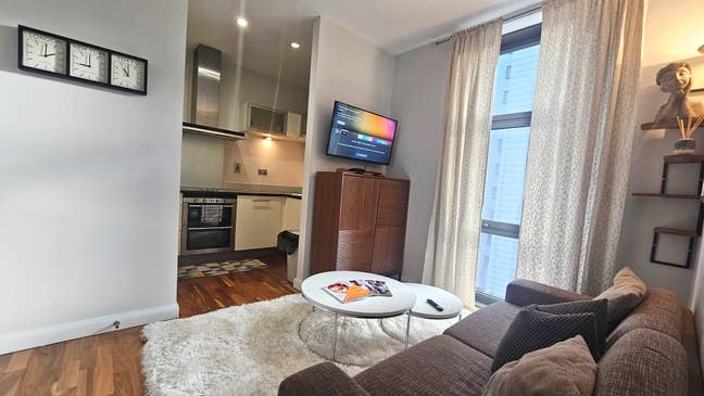 Prestigious 3 Bed Apartment Canary Wharf Stn Main Photo