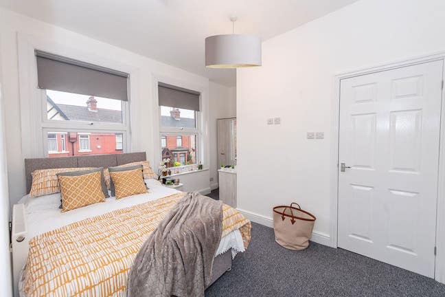 1 Large Double Ensuite Room Available in L9! Main Photo