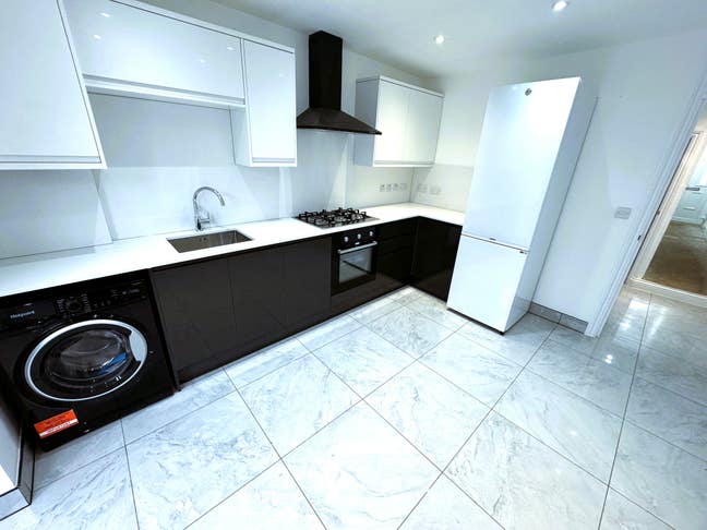 4/5 Bed House Manor Park £3295 Pcm Main Photo