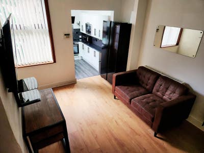 Student Only Double Rooms - Triangle/Town Centre Main Photo
