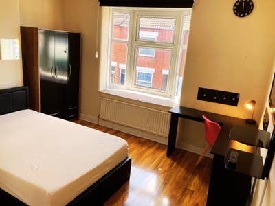 Student Only Double Rooms - Student Triangle/Town Main Photo