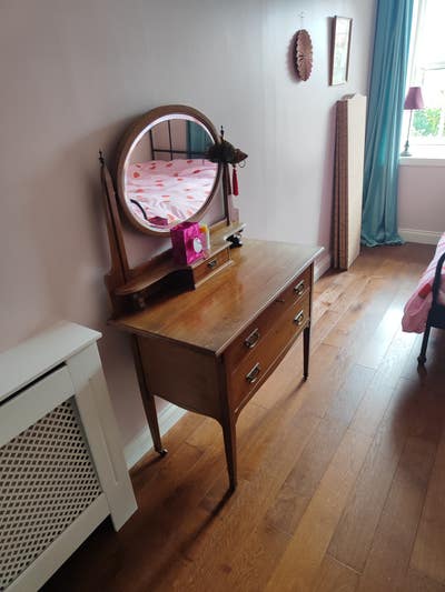Room available in central Dunbar Main Photo