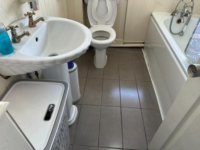 Single room in a Quiet house. Main Photo