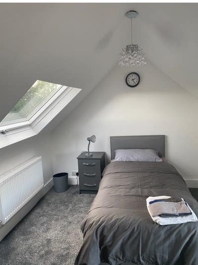 Fully Furnished Spacious  Single Attic Room Main Photo