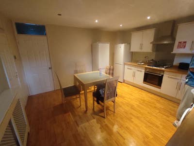 Large Double room close to Lee station  Main Photo