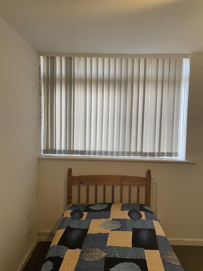  Single  room  for  boys preferably  Main Photo