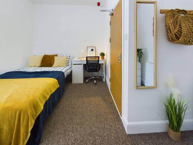 * Student Rooms Ready to Move in Now * Main Photo