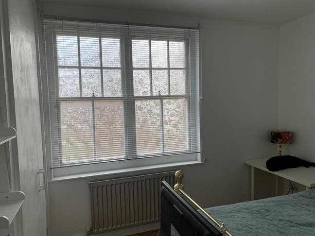 Double room, quiet street, King's Cross. 3 months Main Photo