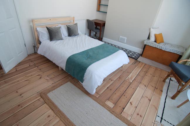 Large 3 Bed 5 Mins from Tube. All Bills Included Main Photo