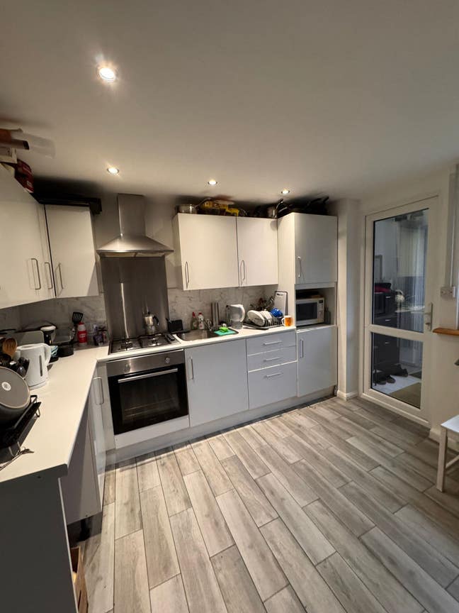 Tidy 5 bed house, friendly tenants Main Photo