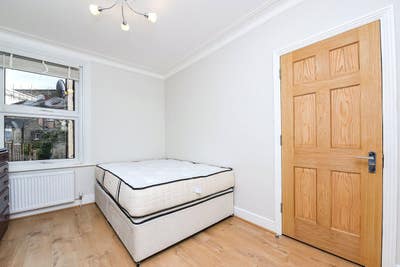 Bills incl. Furnished double bedroom w. garden Main Photo