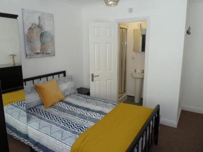 Large Ensuite Double Bedroom Available Now Main Photo