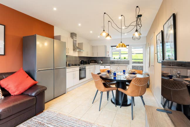 Spacious Double Room – Bills Included – Guildford  Main Photo