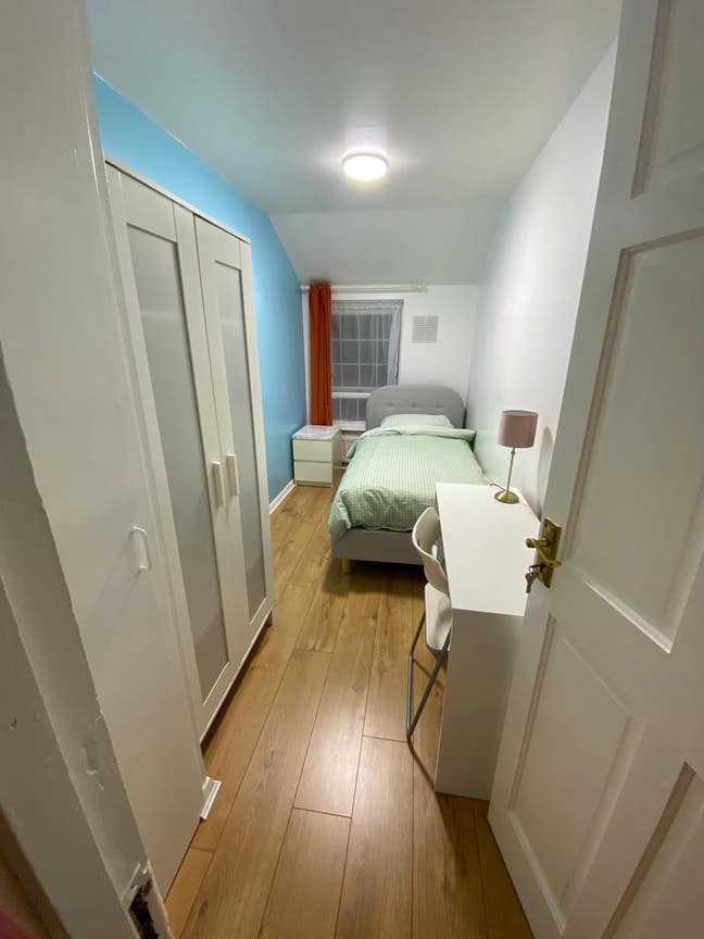 Lovely Double Bedroom in a clean house-Short Term Main Photo