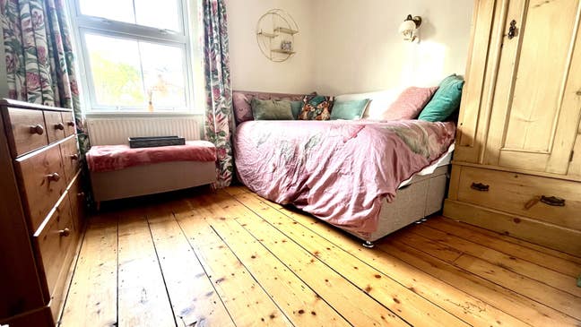 Sunny double, good storage, a happy relaxed  home Main Photo