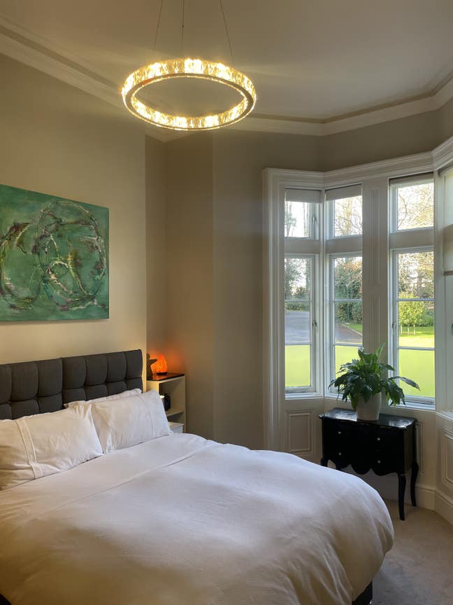 Beautiful room- private bathroom, gym, sauna, park Main Photo