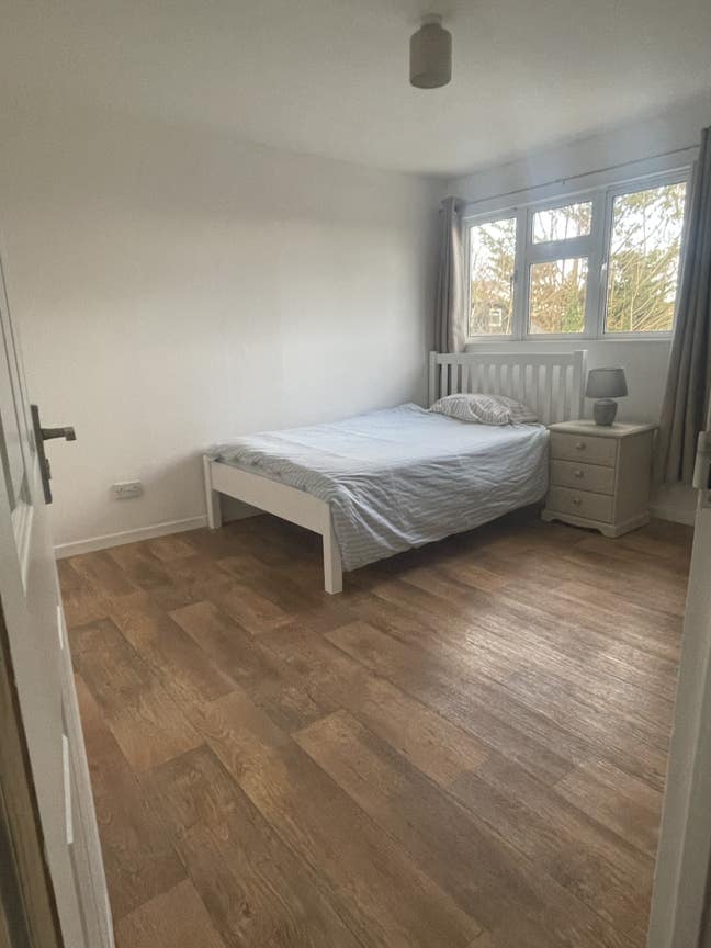 Redecorated spare room, close to Station Main Photo