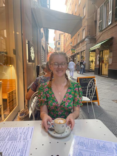 Young professional looking for 2 person flat share Main Photo