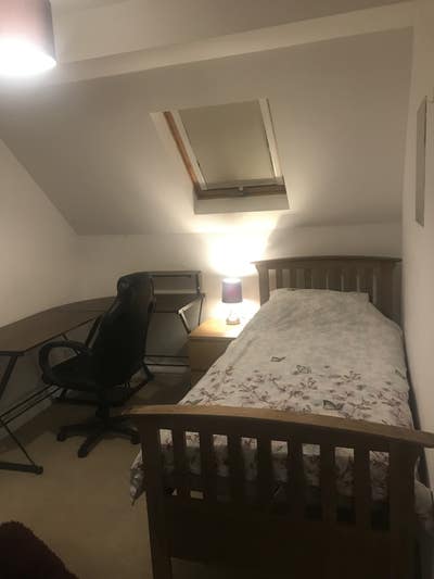 Double Room in Large Friendly House Main Photo
