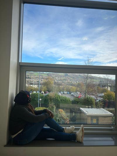 Professional Female seeks a single or double room Main Photo